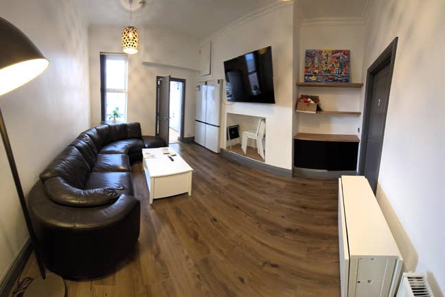 ✨ Modern Newly Renovated 6-Bed Professional Heaton Main Photo