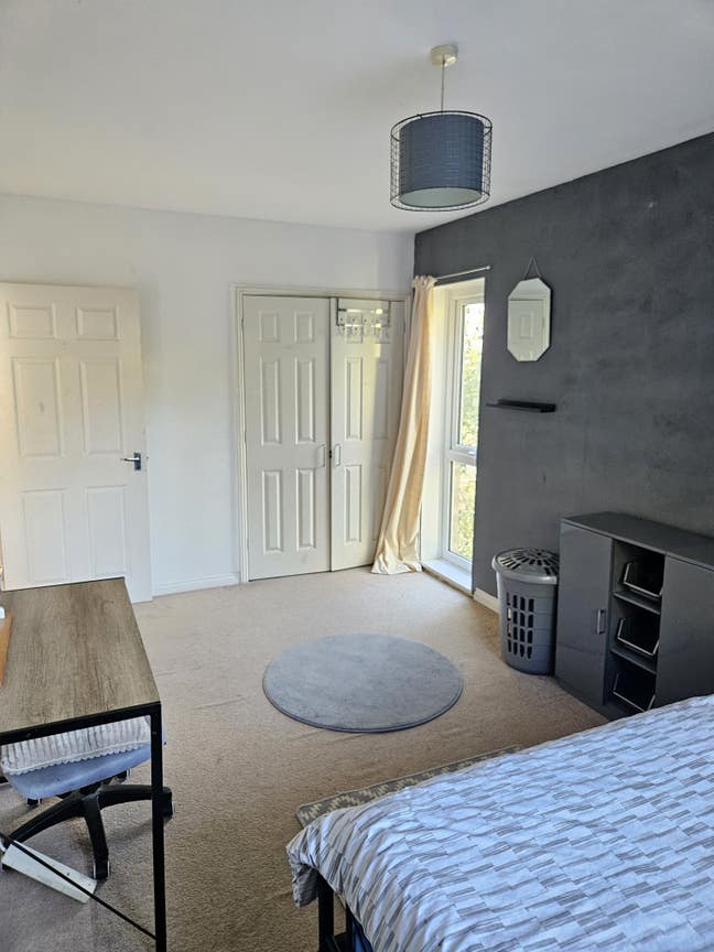 Quiet Double room Iffley  Main Photo