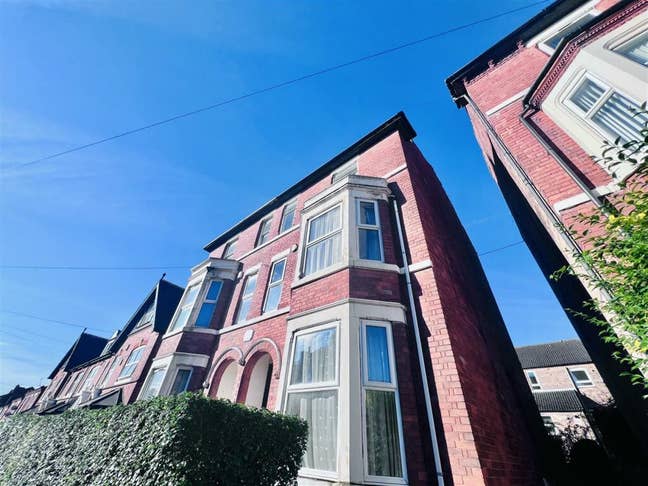 Spacious Double Room in 5 Bed, Easy Walk to City  Main Photo