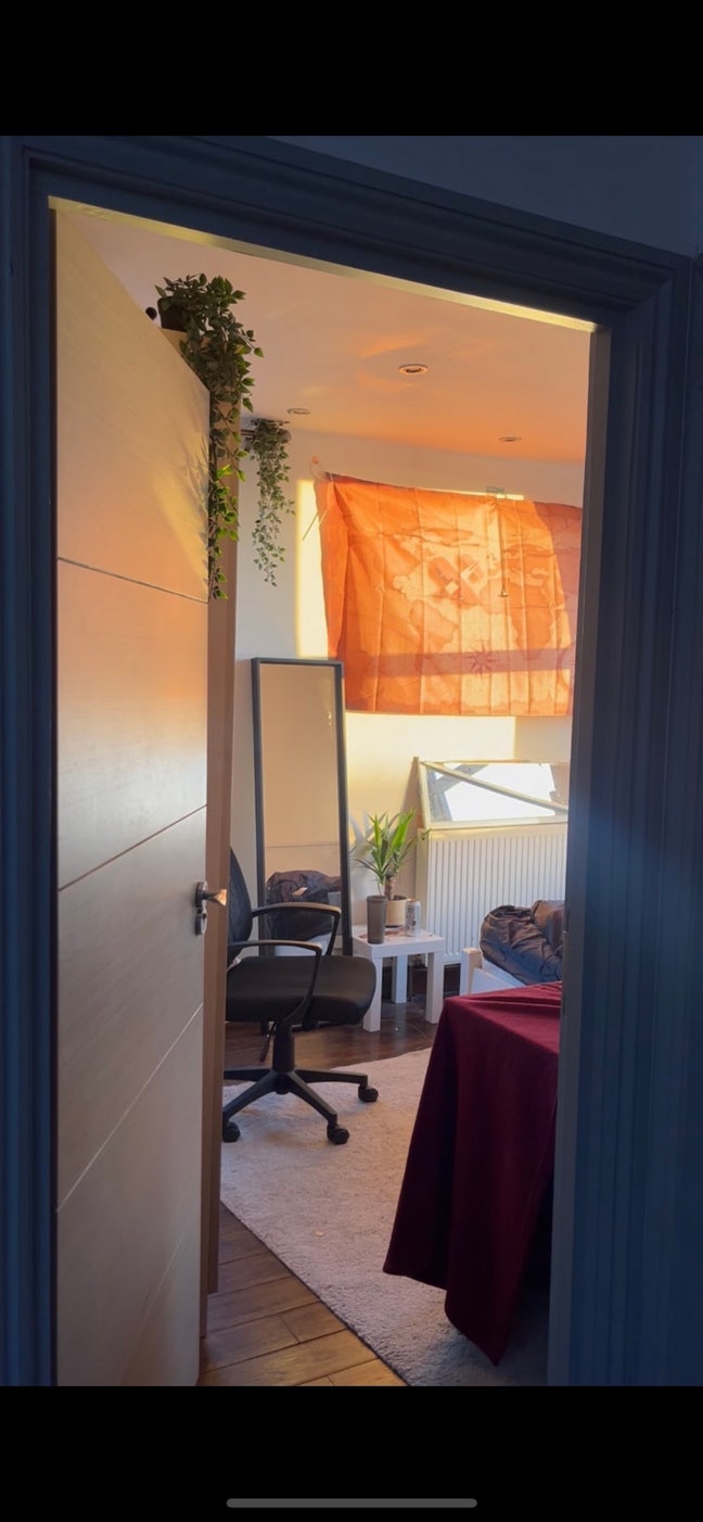 Bright Room at Primrose Hill ✅ Main Photo