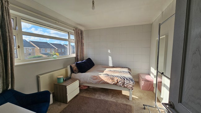 Spacious Double Room – Parking & Garden Main Photo