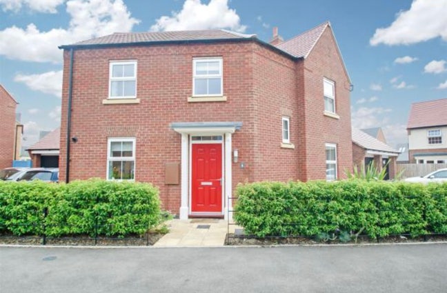 3 bed detached house  Main Photo