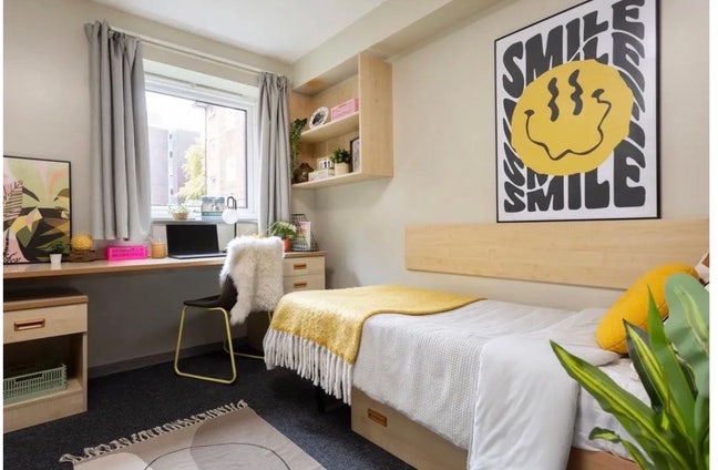 Classic En-suite Room in Cambridge Court Main Photo