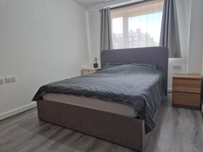 Double bedroom in flat next to OVO arena Main Photo