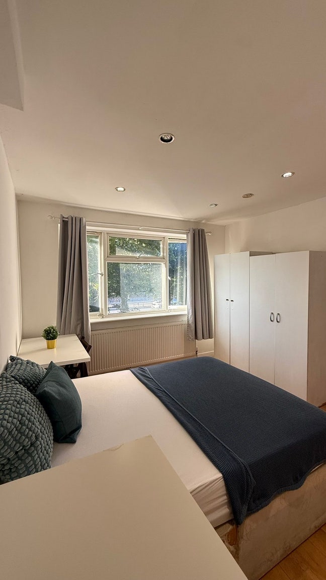 Super Cheap Double Room Close to Kilburn Main Photo