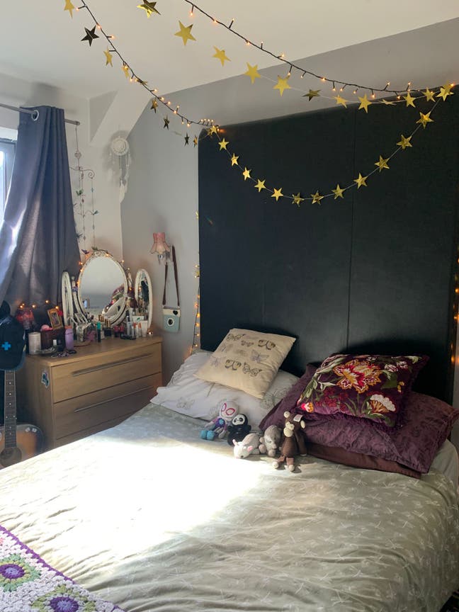 Bedroom in 2 bed flat, headingley high st, floor 2 Main Photo
