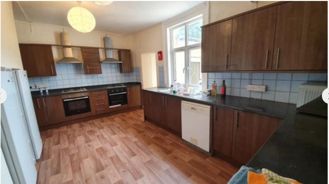 Large Double Room – Beechwood, 38 tyndalls park  Main Photo