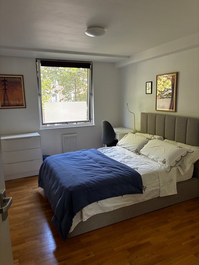Calm flat in central London Main Photo
