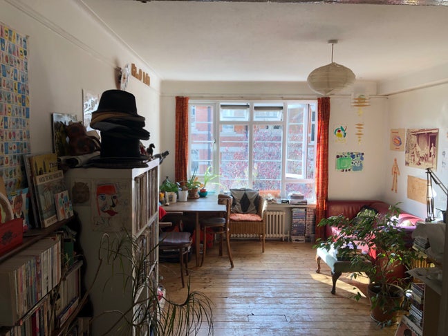 Lovely large double room to let in central Brixton Main Photo