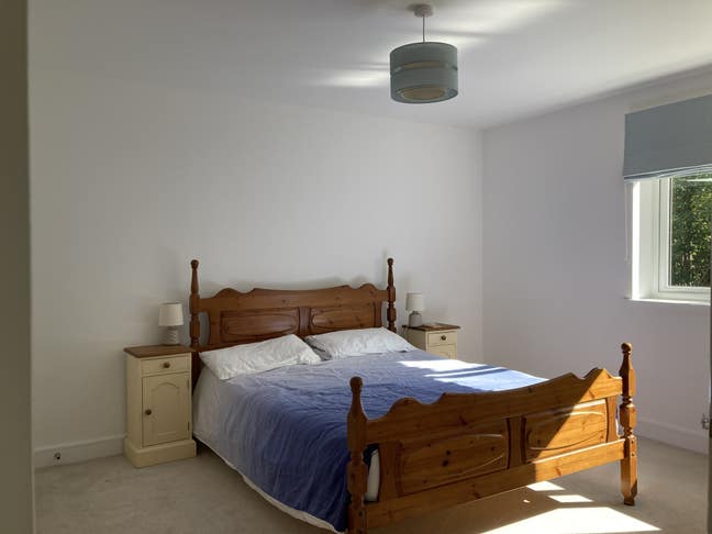 Double En-Suite Room Close to A5 and Train Station Main Photo