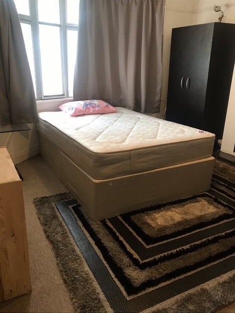 Double Room is available for rent - TW3 Main Photo