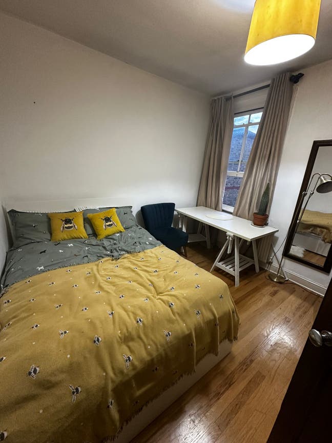 Double room on first floor of a fine period house Main Photo