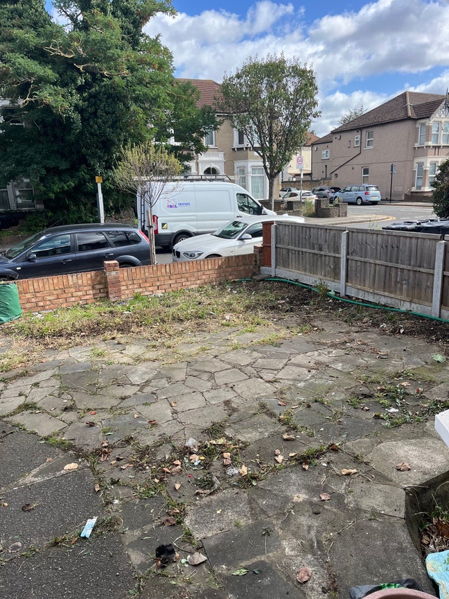 Love 2 bedrooms ground floor flat.  Main Photo