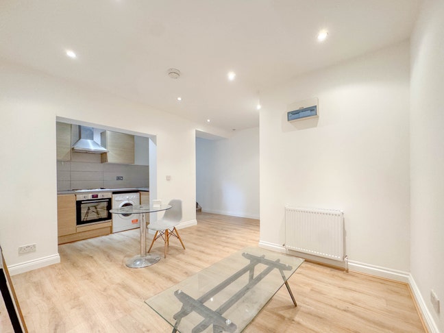A well-presented 4 bedroom maisonettein N19 Main Photo