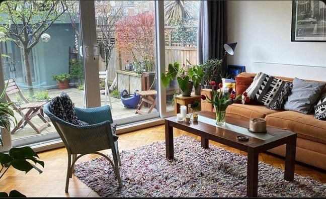 Cozy room in Bow Main Photo