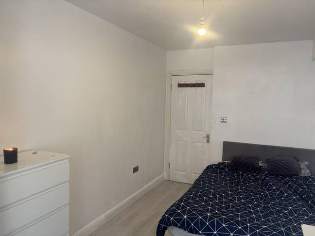 Single room with en suite available  Main Photo