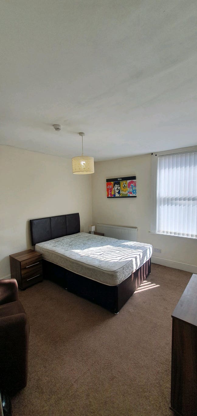 Ensuite with kitchenette room L6 Main Photo