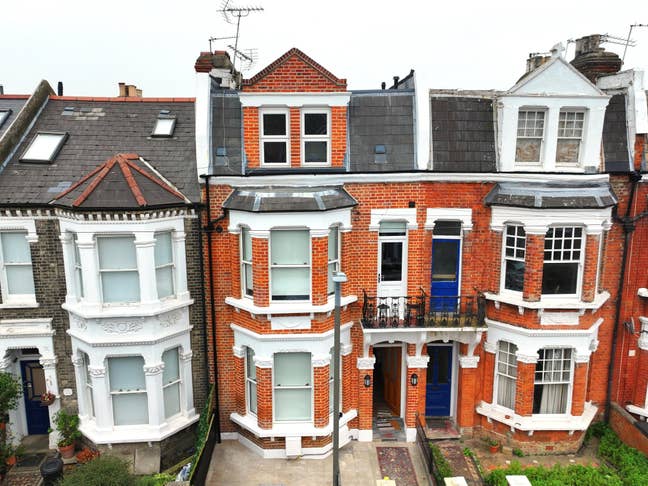 Bright luxury ensuite in Putney Main Photo