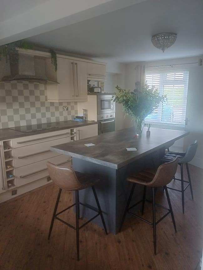 Full Use of Fascilities inc Broadband. Main Photo