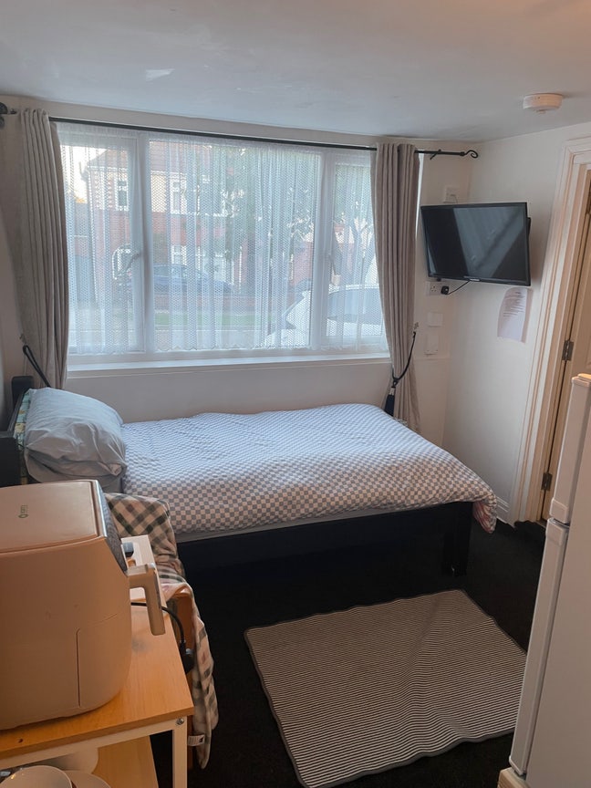 Single en suite room Main Photo
