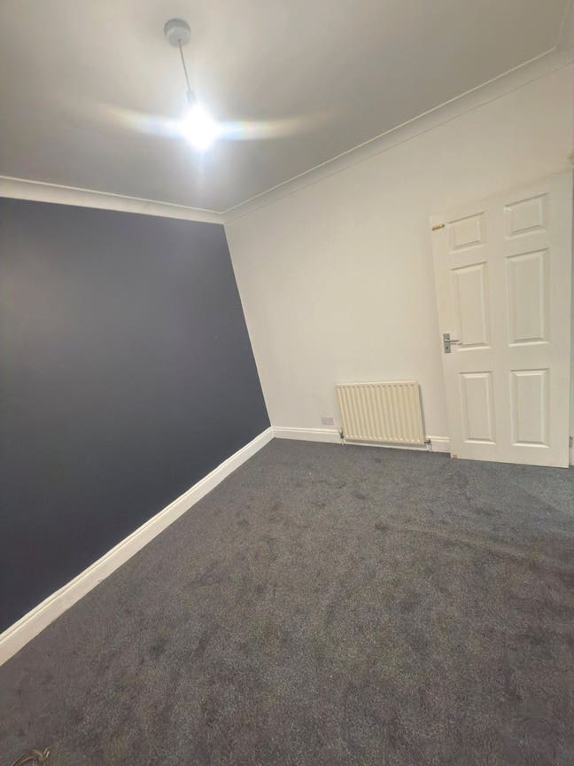 Spacious Master Double Room to let in Ilford IG1  Main Photo
