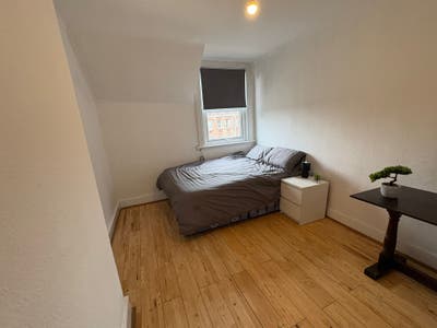 Double rooms to rent in flat share- East Finchley  Main Photo