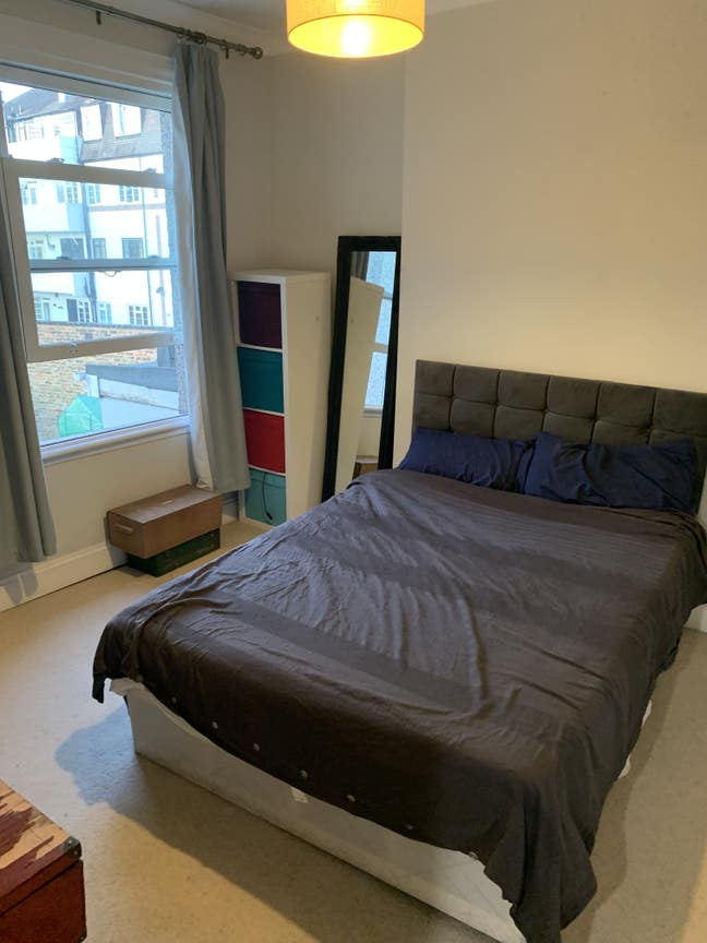 Spacious 1st floor unfurnished double bedroom  Main Photo