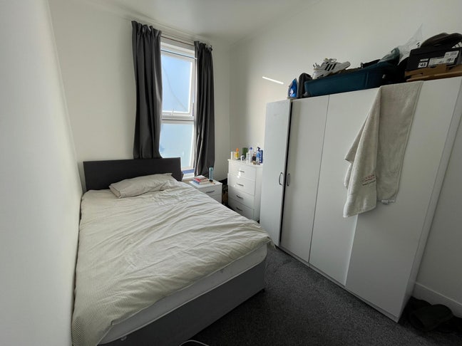 Double room in Manor Park available very soon.  Main Photo