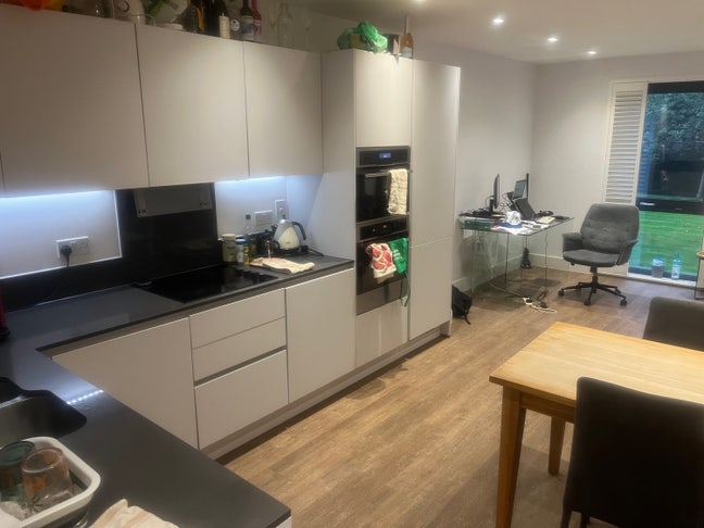 Putney double with en-suite (short-term/no bills) Main Photo