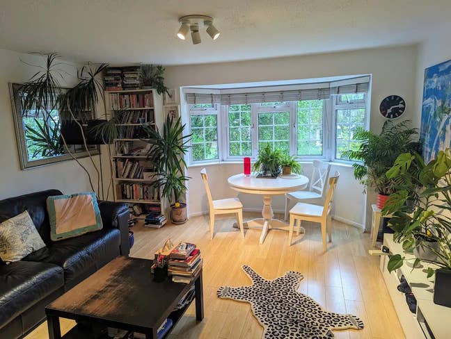 Peaceful whole apartment (live out landlord) Main Photo