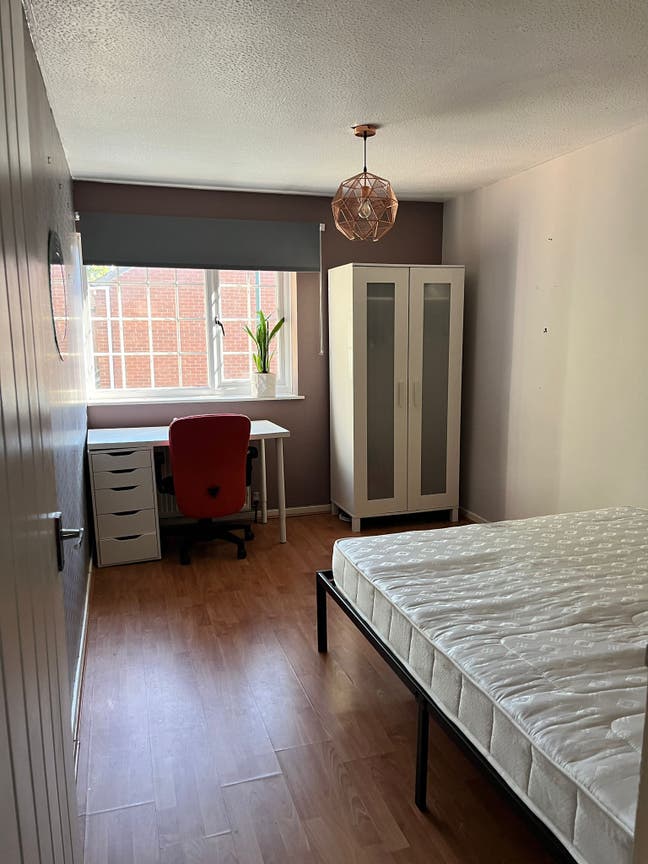 Double furnished room in stylish Wollaton home Main Photo