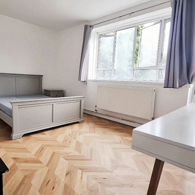 Nice spacious room Mile end Main Photo