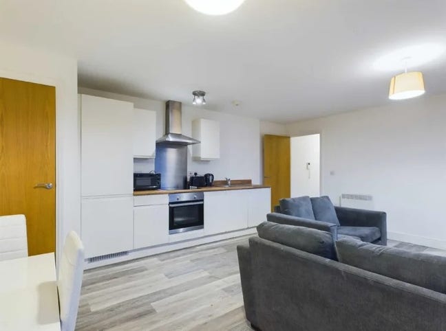 1 room in a 2bedroom apartment for rent Main Photo