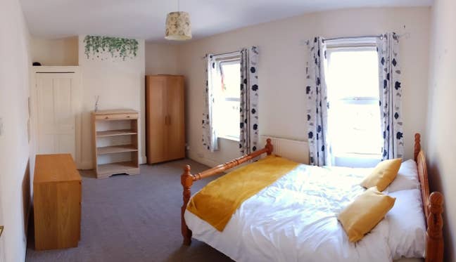 Spacious Room, Minutes from Northampton Centre Main Photo