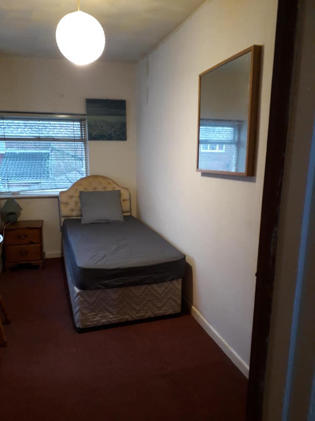 Large Single room-all bills inc.-walking to town c Main Photo