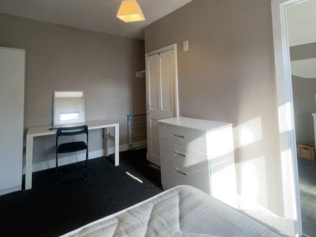 En-Suite Room for Discerning Young Professional Main Photo