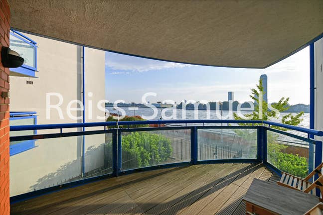 3 Double Rooms Gated Riverside Flat E14 London Main Photo