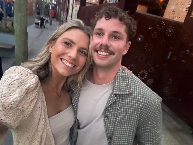 Looking for a spare room or buddy up - couple Main Photo