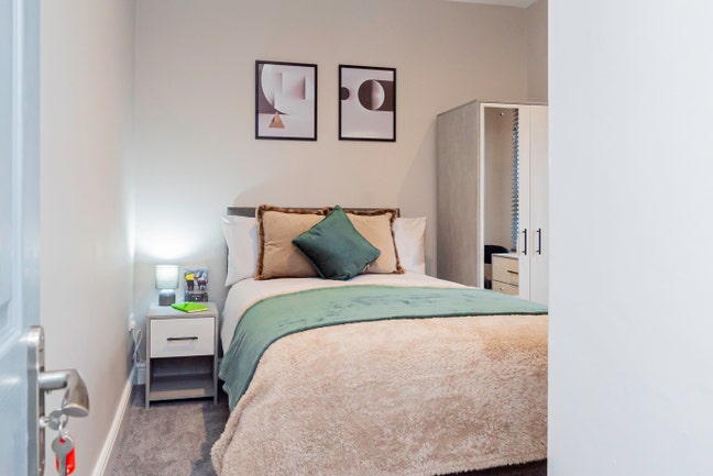 Stunning Double Room - Zero Deposit Available Main Photo