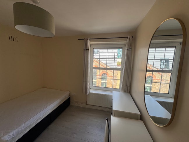 Fantastic room in a very cool area Main Photo
