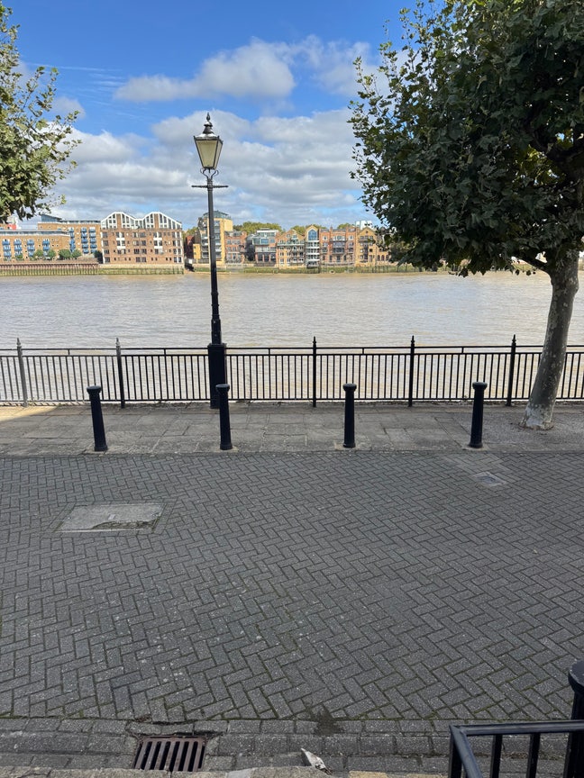 One of Two Double Rooms river view Main Photo