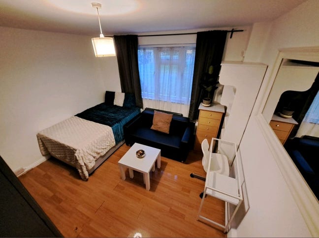 Large Double, Chiswick/ Bills Included/ 2 Bed Flat Main Photo