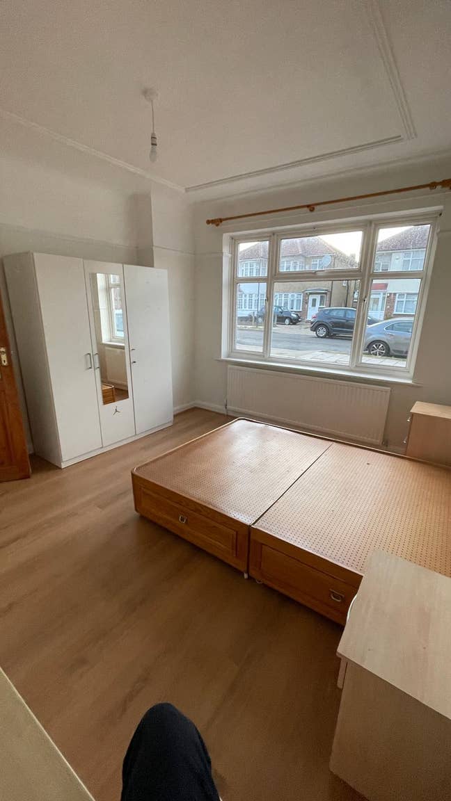 Fully Furnished Room Available – Great Location! Main Photo