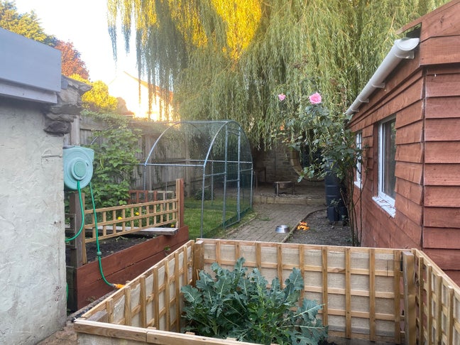 A warm/ cosy room, garden view with lots of light  Main Photo