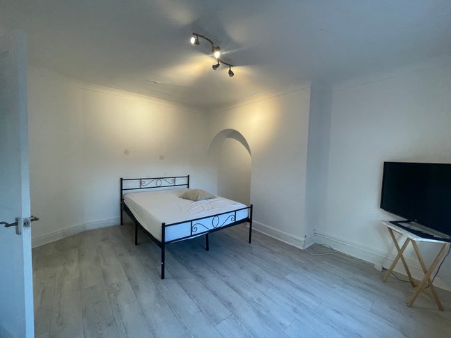 Private 2 Bed Maisonette Main Photo