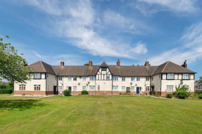 Great Room Near Ruislip Station & High St Main Photo