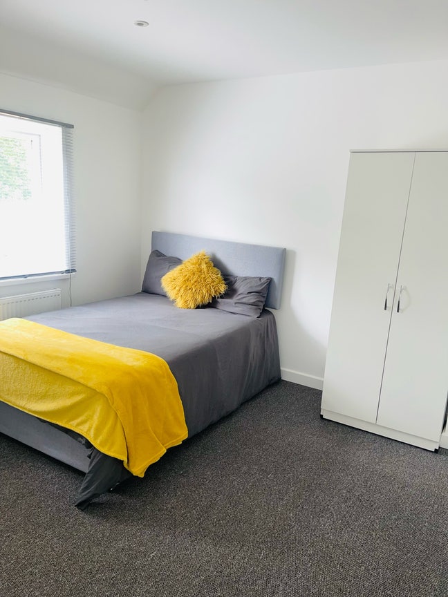 1 Double Rooms available in Heston / Hounslow TW5 Main Photo