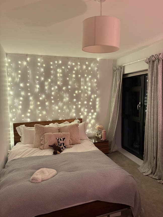 Spacious room with king size bed Main Photo