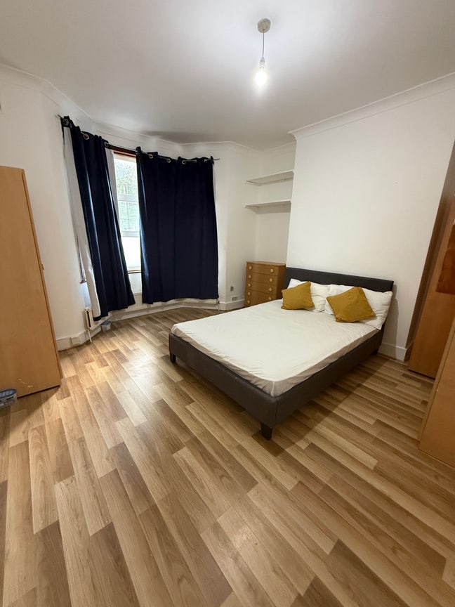 Large Double Room Available  Main Photo