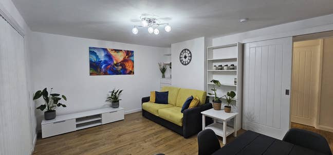 2 bedroom flat for rent at Crewe Toll. Main Photo